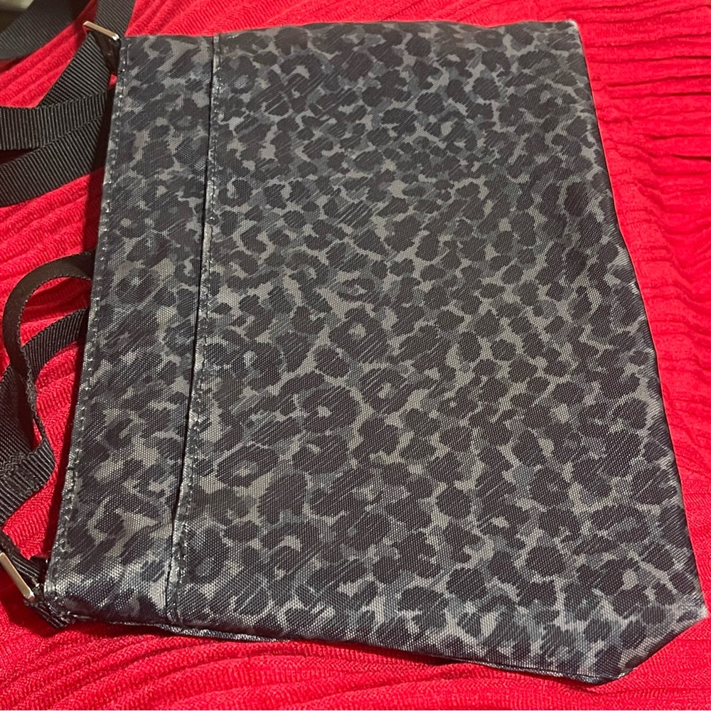 Baggallini All Around Crossbody Mini MM in a black and gray leopard print - Picture 4 of 9